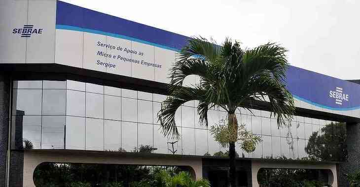 Big e9a2c2cc4e3e2a3722f8c15c2011df65